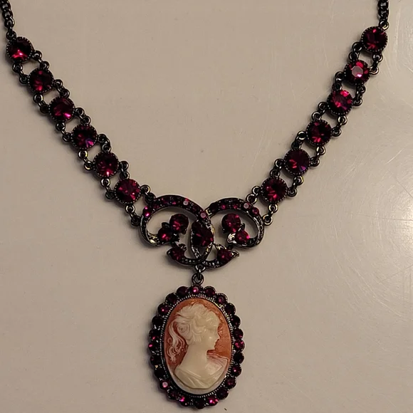 Cameo Pendant With Deep Blood Red Crystals Gunmetal-tone Choker Necklace PoFJ - Picture 11 of 16